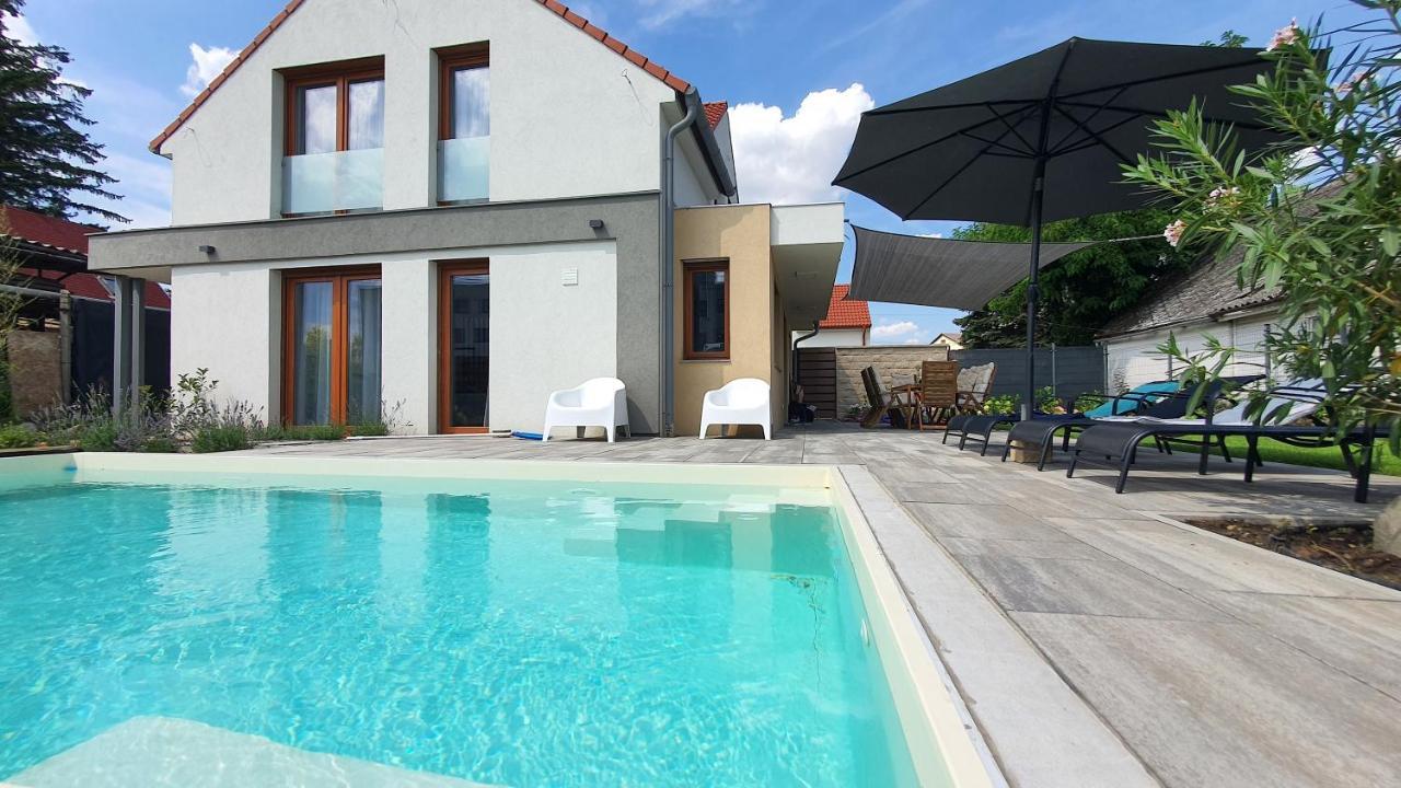 Velence Lakeside Pool House المظهر الخارجي الصورة