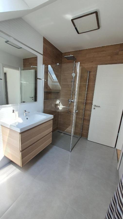 Velence Lakeside Pool House المظهر الخارجي الصورة